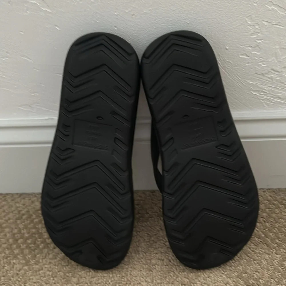 NEW totes Men's Everywear Ara‎ Thong Sandal - Size: 9